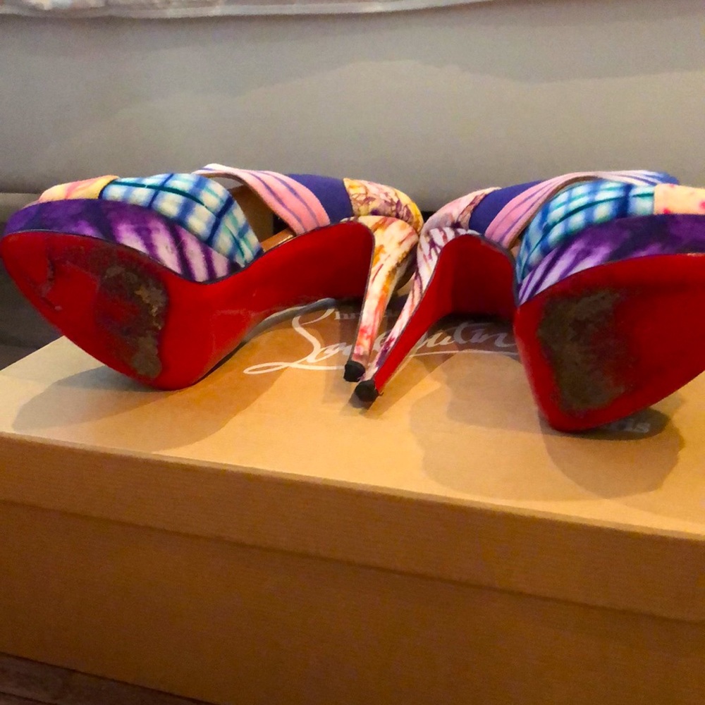 Christian louboutin authentic sandal 550$ - Picture 3 of 9